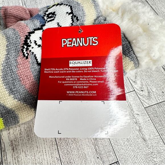 NWT Peanuts Snoopy Sherpa Lined Slipper Socks - Picture 3 of 4